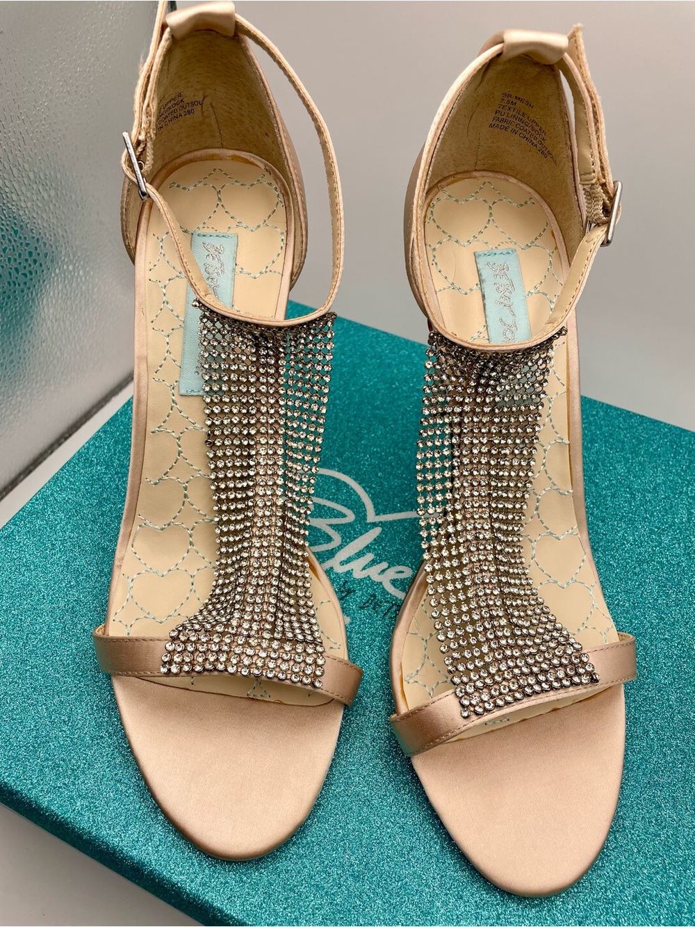 Blue by Betsey Johnson Champagne Crystal T-Strap Sandals SB-MESH 7.5 NIB